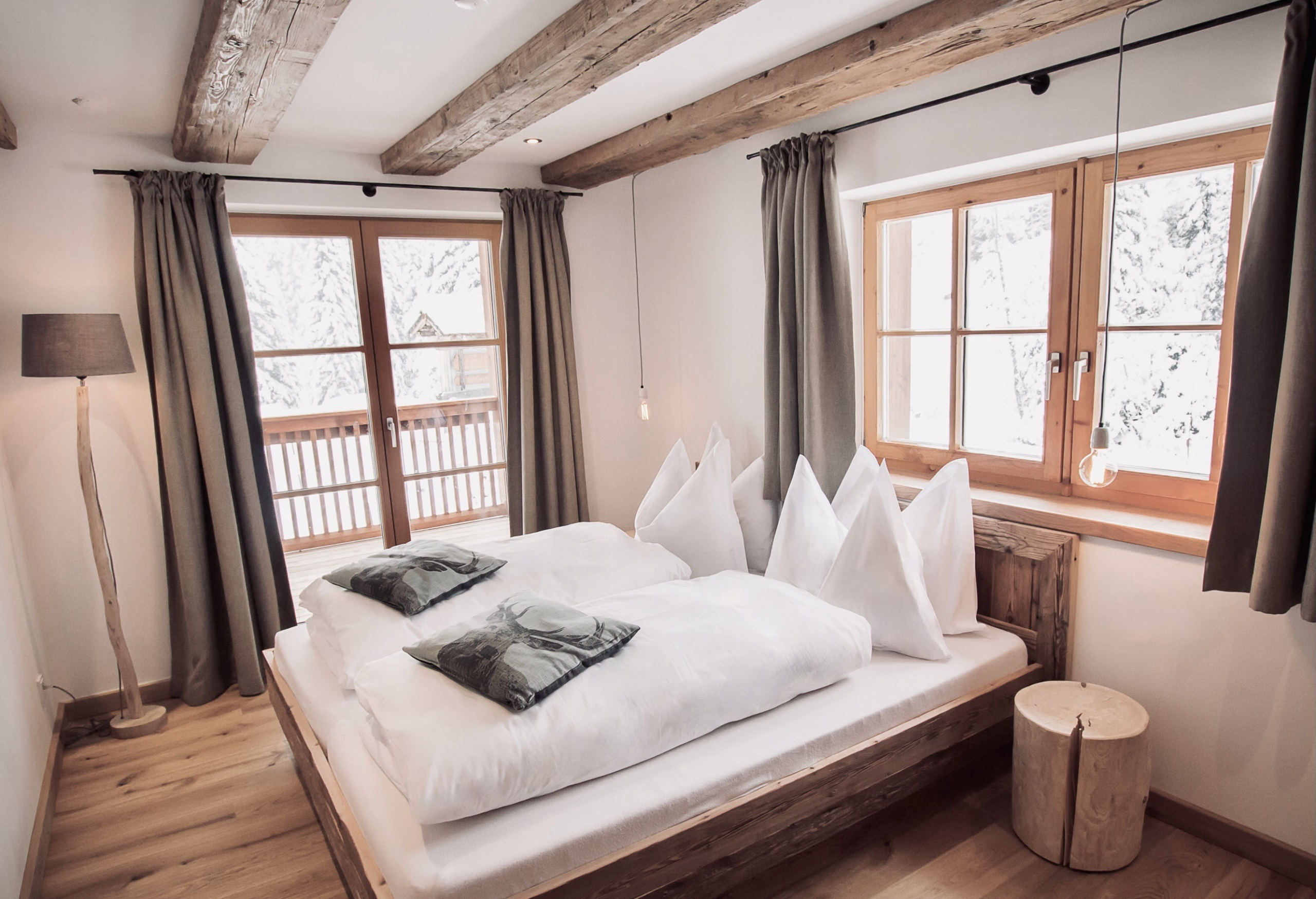 Ruime slaapkamer met uitzicht op Hochkönig