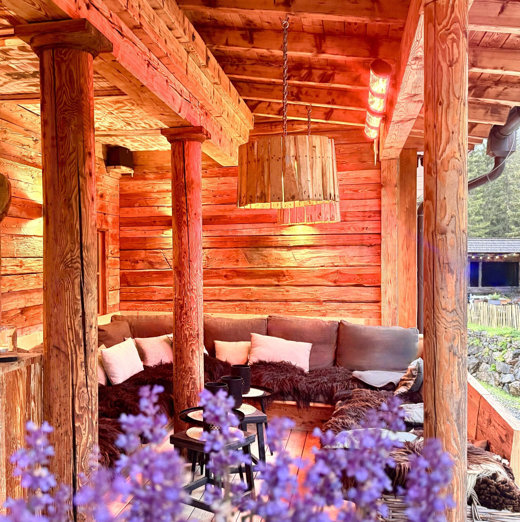 Verwarmde patio in de Mandlwand Lodge